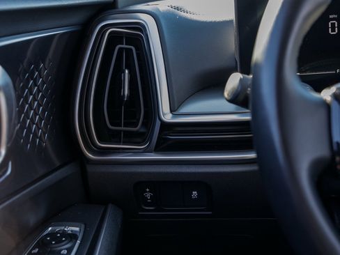 Used 2024 Kia Sorento S image 35