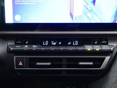 Used 2026 Toyota Camry XLE AWD/4WD image 21