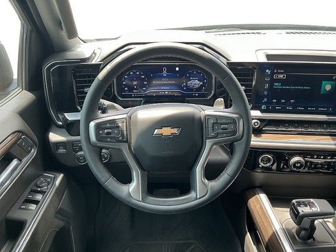 Used 2023 Chevrolet Silverado 1500 LT AWD/4WD image 15