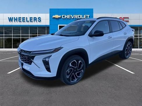 Certified 2024 Chevrolet Trax RS w/ Driver Confidence Package image 1