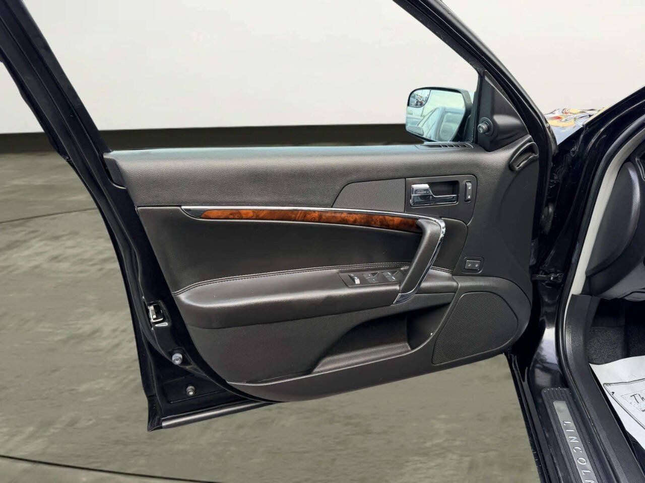 Used 2012 Lincoln MKZ FWD image 13