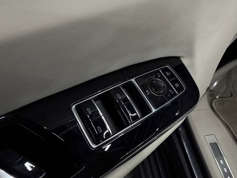 Used 2025 Cadillac Escalade ESV Sport Platinum image 13