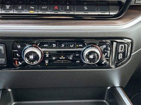 Used 2024 GMC Sierra 2500 SLT w/ SLT Premium Package image 17