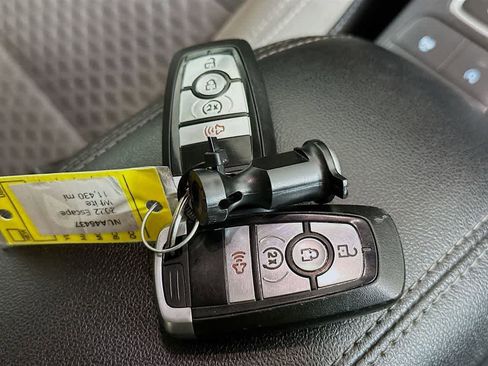 Certified 2022 Ford Escape SE w/ Cold Weather Package image 21