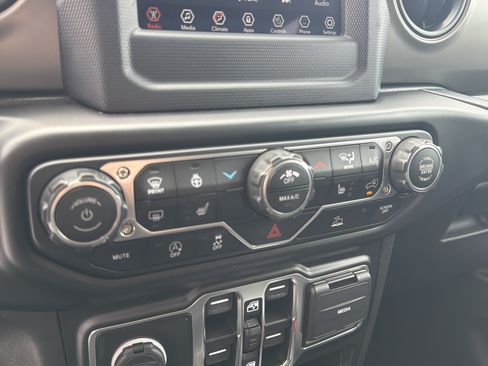 Used 2022 Jeep Wrangler Unlimited Sport AWD/4WD image 35