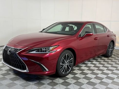 Used 2025 Lexus ES 300h w/ Premium Package image 3