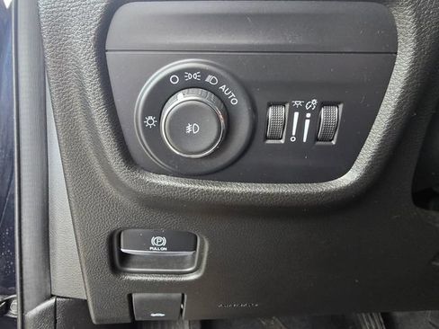 Used 2023 Jeep Grand Cherokee L Limited AWD/4WD image 23