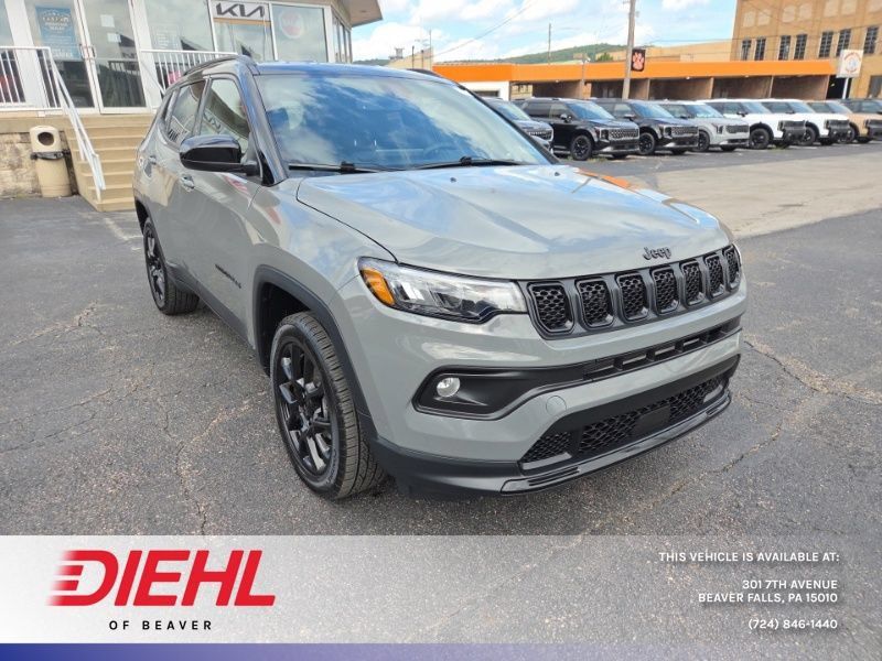 Used 2023 Jeep Compass Latitude w/ Convenience Group AWD/4WD image 1