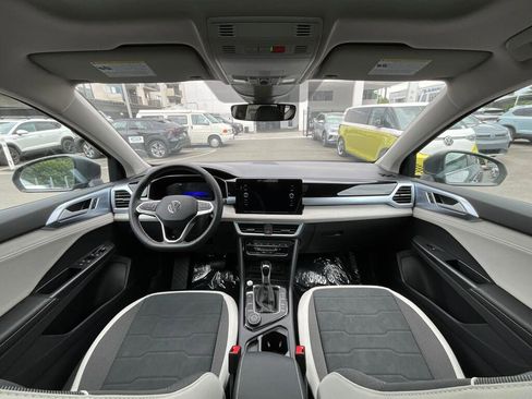 New 2026 Volkswagen Taos SE AWD/4WD image 16