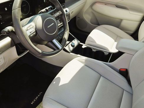 Used 2025 Hyundai Kona Limited image 17