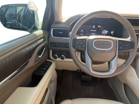 Used 2022 GMC Yukon XL Denali w/ Denali Ultimate Package AWD/4WD image 21
