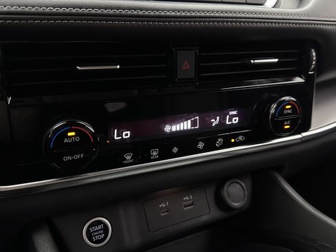 Used 2022 Nissan Rogue SV FWD image 17