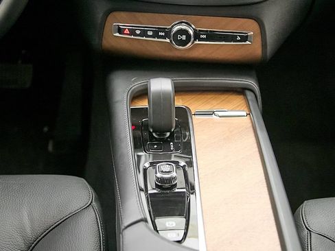 Certified 2023 Volvo XC90 B6 Core w/ Protection Package Premier AWD/4WD image 31