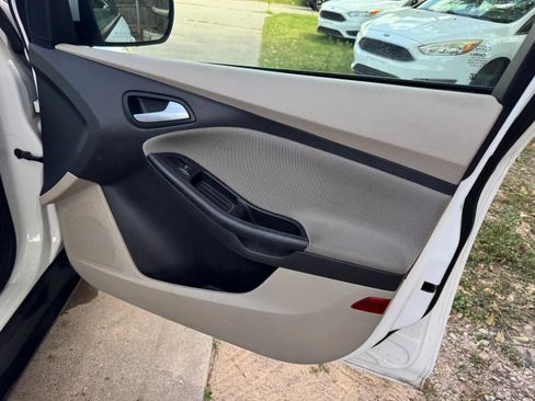 Used 2014 Ford Focus SE w/ SE Winter Package FWD image 24