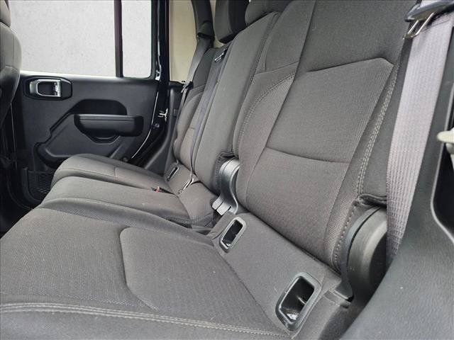 Used 2023 Jeep Gladiator Sport AWD/4WD image 18
