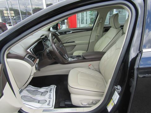 Used 2017 Ford Fusion Energi Platinum FWD image 23