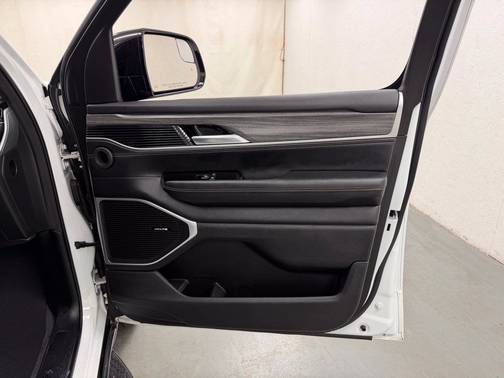 Used 2024 Jeep Wagoneer L Series II w/ Flexible Seating Group AWD/4WD image 9