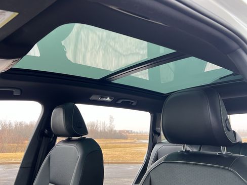 Used 2023 Volkswagen Tiguan SE R-Line image 20