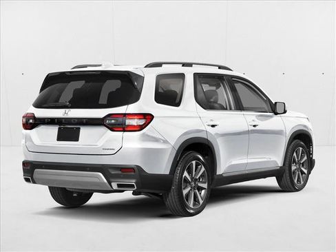 New 2025 Honda Pilot Touring image 2