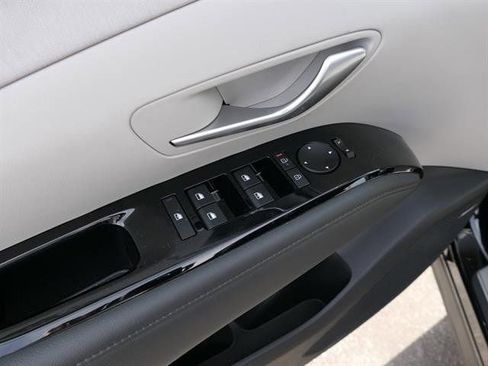New 2025 Hyundai Tucson Limited image 13