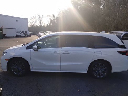 Used 2025 Honda Odyssey Touring image 6