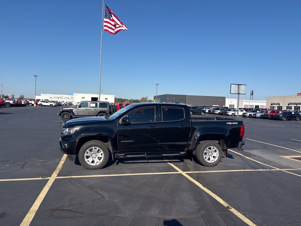 Used 2022 Chevrolet Colorado LT AWD/4WD image 2