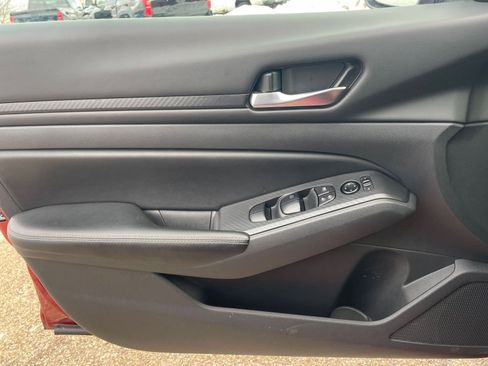 Used 2025 Nissan Altima 2.5 SV image 18