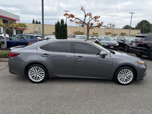 Used 2017 Lexus ES 350 w/ Luxury Package FWD image 6