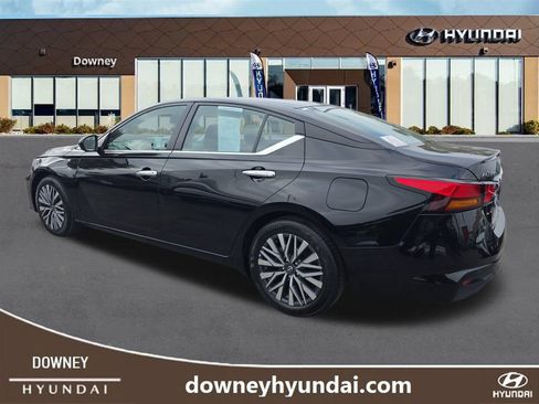 Used 2025 Nissan Altima 2.5 SV FWD image 3