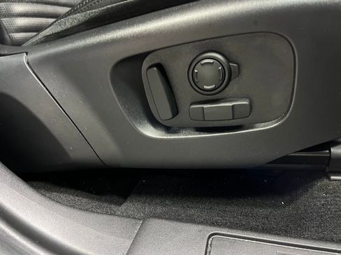 Used 2020 Land Rover Discovery Sport SE image 12