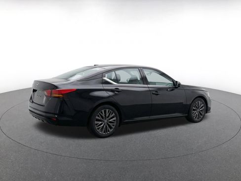 Used 2025 Nissan Altima 2.5 SV FWD image 9