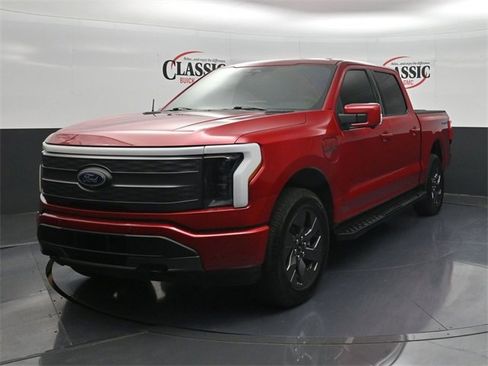 Used 2022 Ford F150 Lightning Lariat image 3