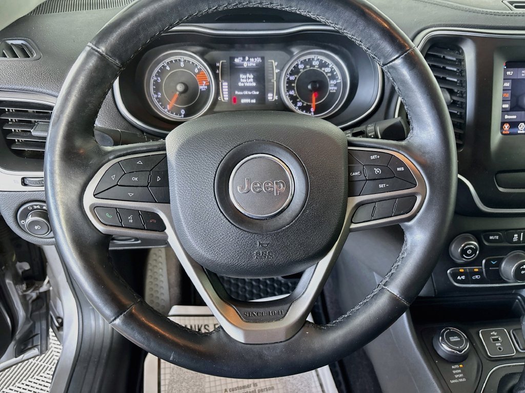 Used 2019 Jeep Cherokee Latitude Plus w/ Cold Weather Group AWD/4WD image 12