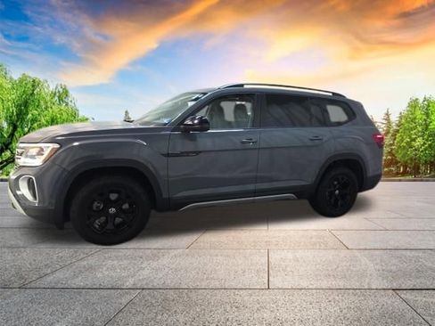 Used 2024 Volkswagen Atlas Peak Edition SE image 7