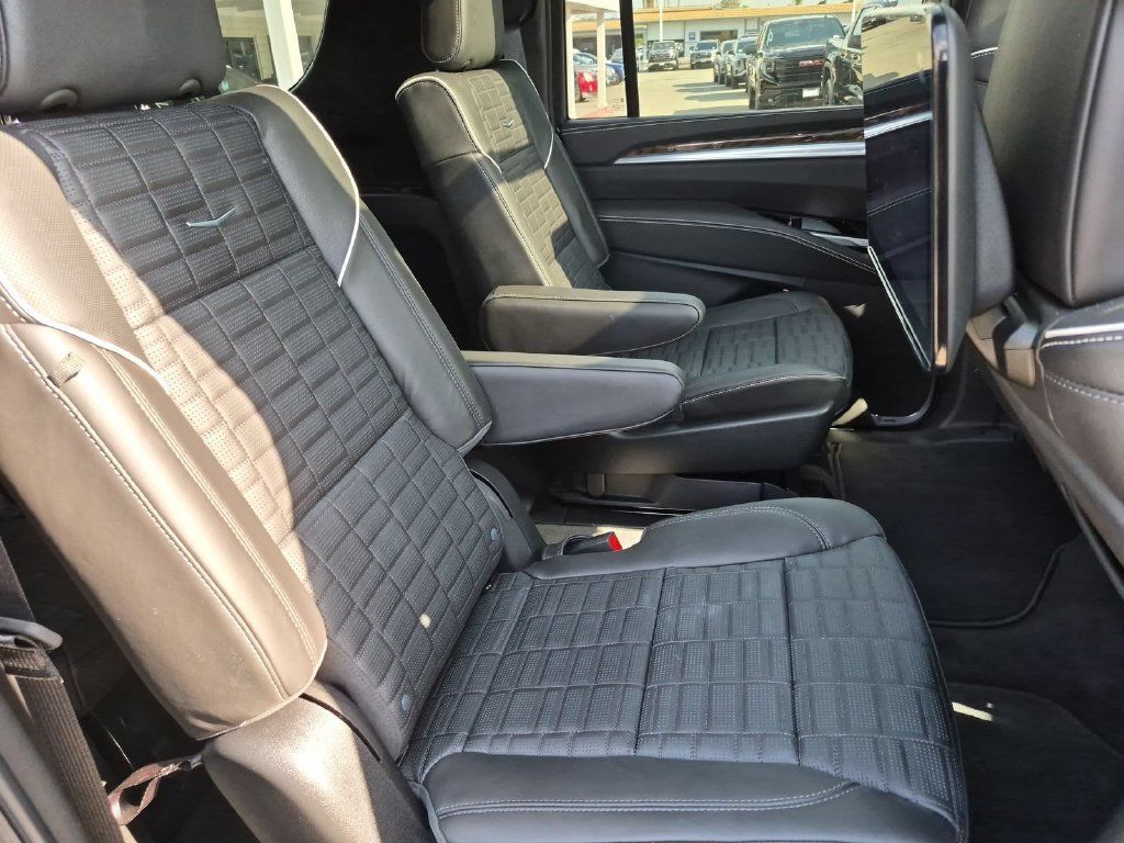 Used 2026 Cadillac Escalade ESV Platinum Sport w/ LPO, ONYX Package AWD/4WD image 20