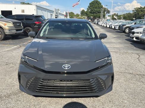 New 2026 Toyota Camry Hybrid FWD image 2