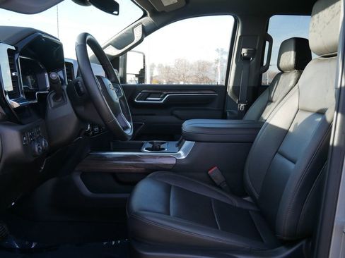 Used 2025 Chevrolet Silverado 3500 LTZ w/ LTZ Plus Package image 11