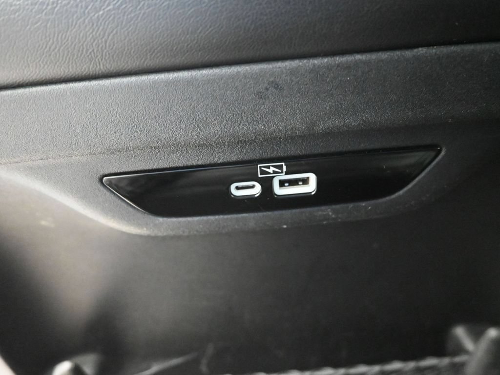 Used 2023 Chrysler Pacifica Touring-L FWD image 20