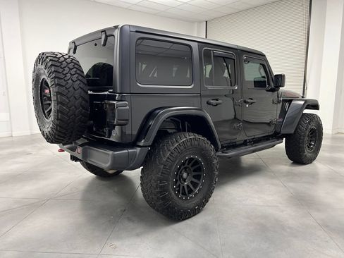 Used 2022 Jeep Wrangler Unlimited Rubicon w/ Cold Weather Group AWD/4WD image 9