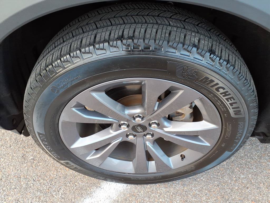 Used 2023 Ford Explorer XLT w/ Equipment Group 202A AWD/4WD image 4