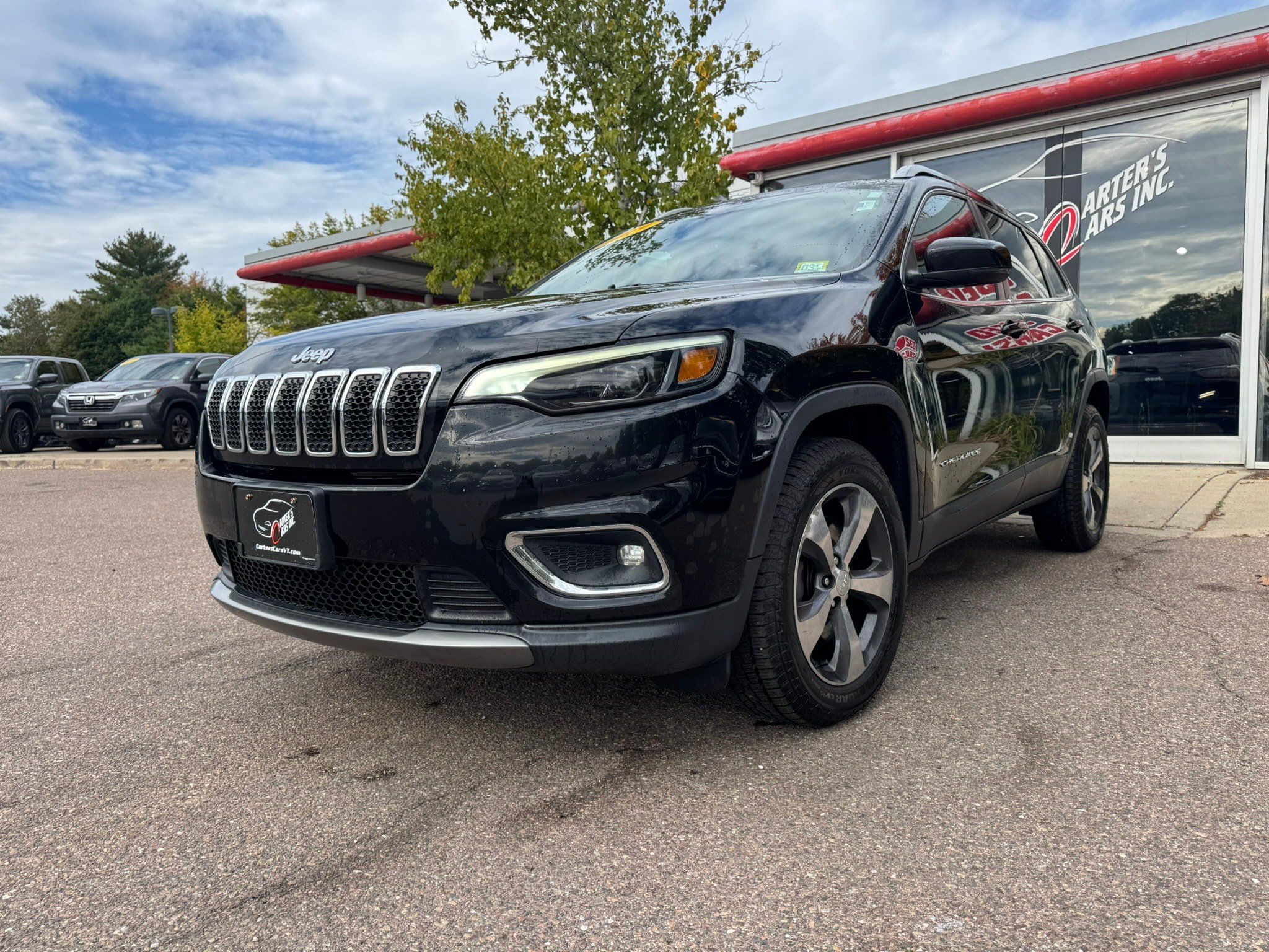 Used 2019 Jeep Cherokee Limited AWD/4WD image 1