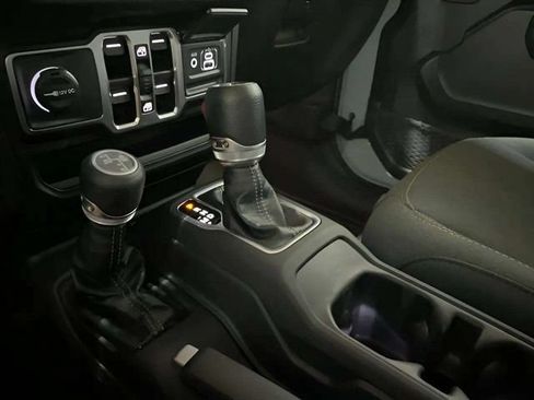 Used 2024 Jeep Wrangler Unlimited AWD/4WD image 57