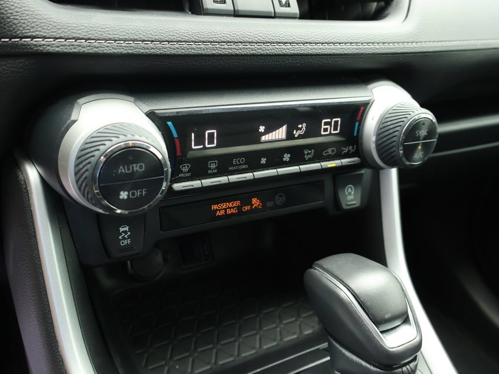 Used 2020 Toyota RAV4 XLE Premium FWD image 31