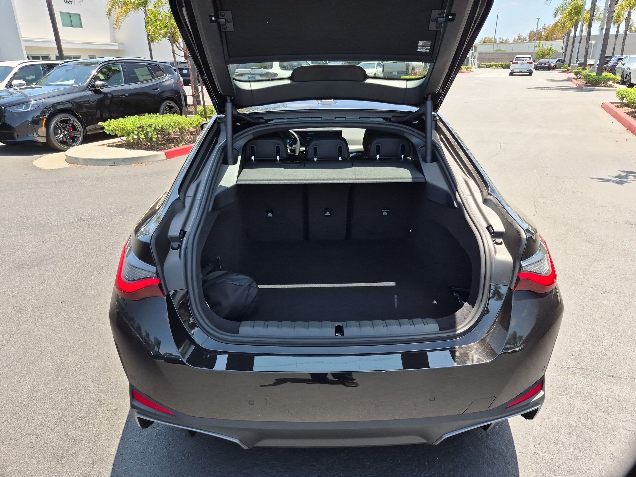 New 2026 BMW i4 eDrive40 w/ Parking Assistance Package RWD image 33