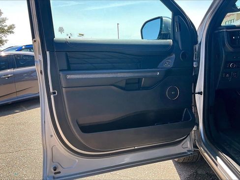 Used 2023 Ford Expedition Platinum AWD/4WD image 26