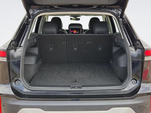 Used 2026 Volkswagen Tiguan SE FWD image 11