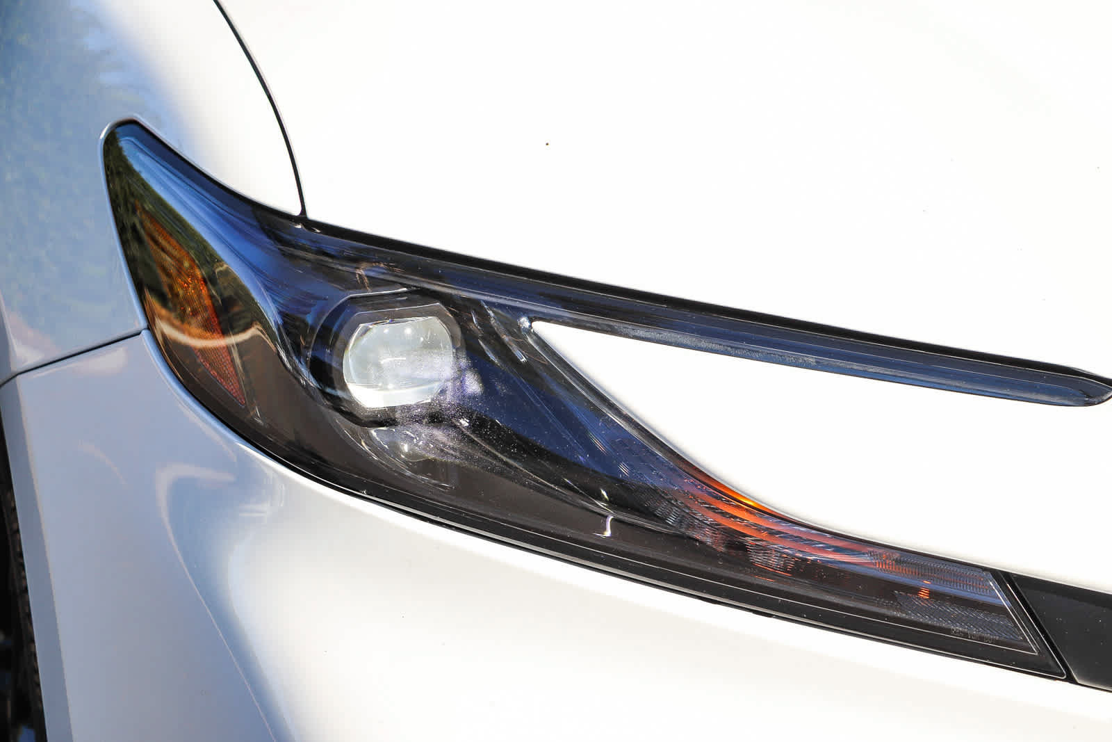 Used 2025 Toyota Camry SE FWD image 4