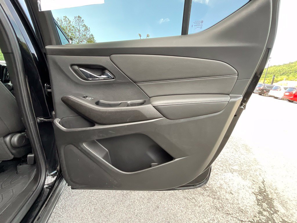 Used 2023 Chevrolet Traverse LT FWD image 23