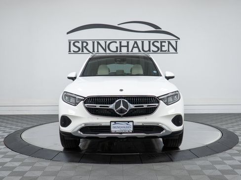 Used 2025 Mercedes-Benz GLC 300 4MATIC image 2