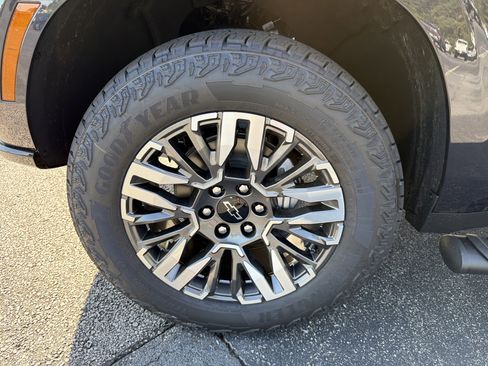 New 2026 Chevrolet Suburban Z71 image 9